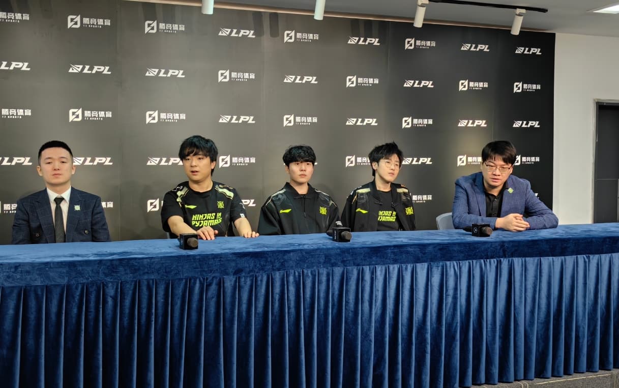  rookie : The first decision was not very good; normal communication with old teammates