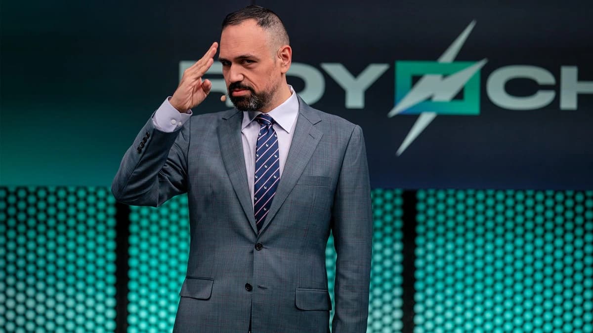PapaSmithy apologizes to Caedrel and costreamers over FlyQuest video